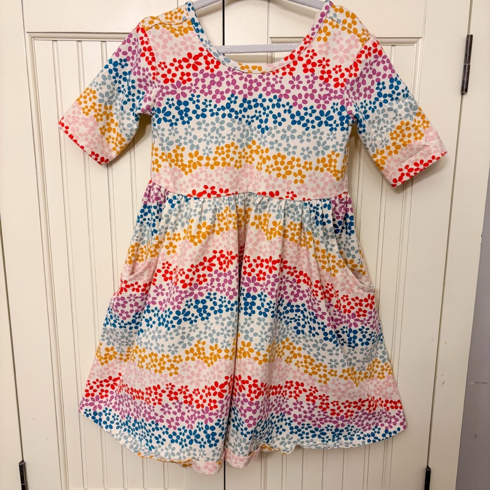 Hanna Andersson rainbow floral twirl dress with pockets 110 cm / 5